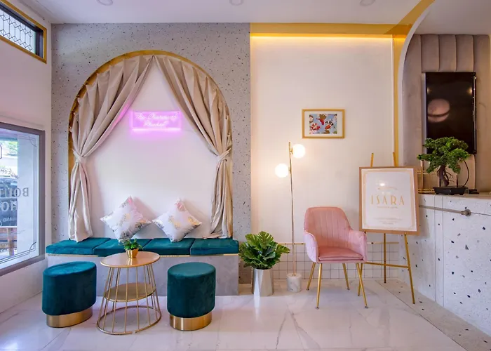 Isara Boutique Hotel And Cafe
